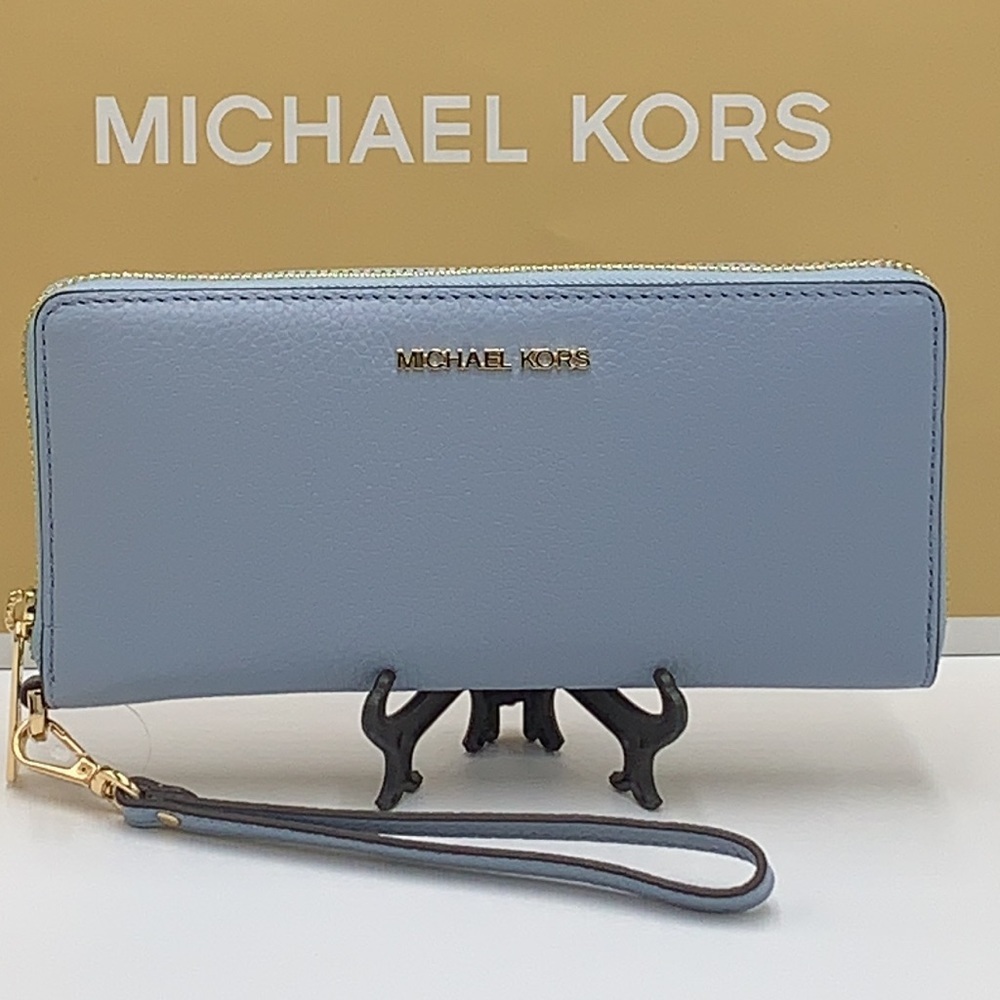 MICHAEL KORS LARGE TRAVEL CONTINENTAL WRISTLET WALLET PALE BLUE COLOR - Picture 2 of 13